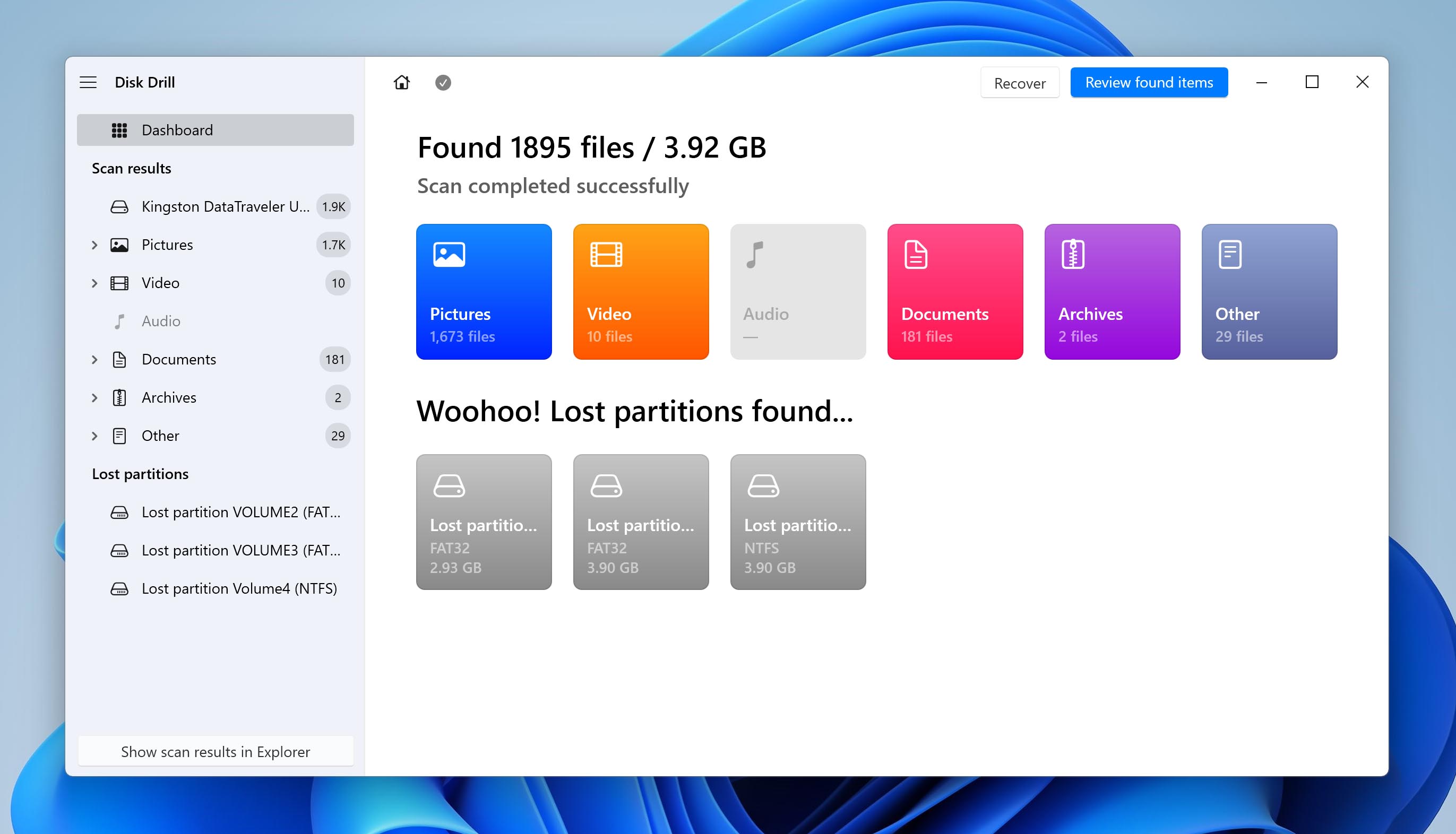 Visual guide to starting a scan on your flash drive to locate lost files
