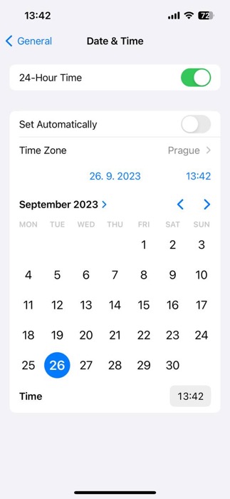 set date ios manually