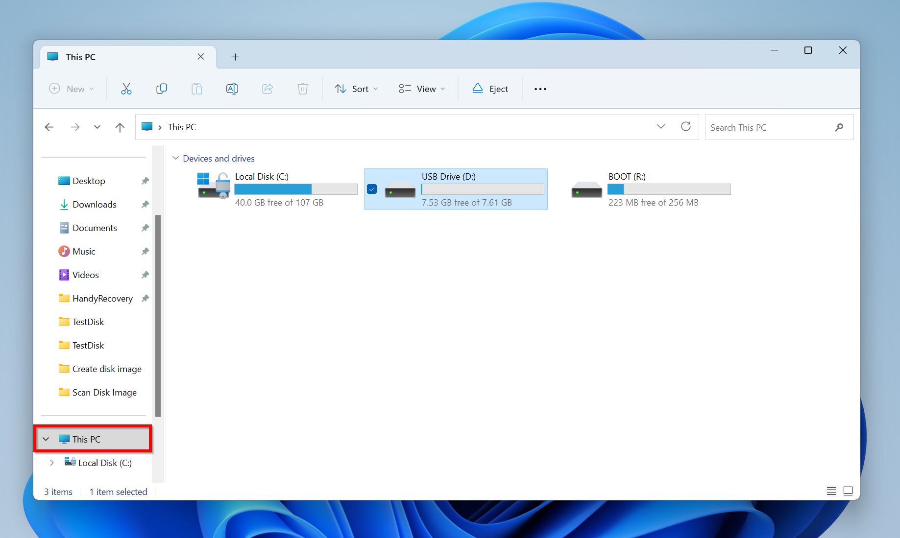 Windows File Explorer showing the Devices and Drives section, with USB Drive (D:) selected, indicating where the user can find the option to format the SD card.